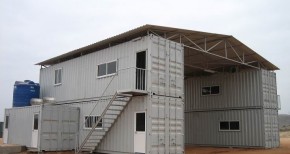 склад от морски контейнери