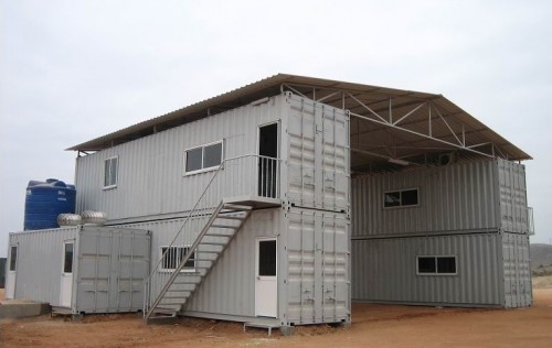 склад от морски контейнери